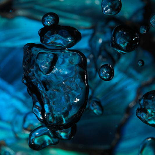 Liquid Luminescence: Vanitas Captured Below the Surface with Bubbles